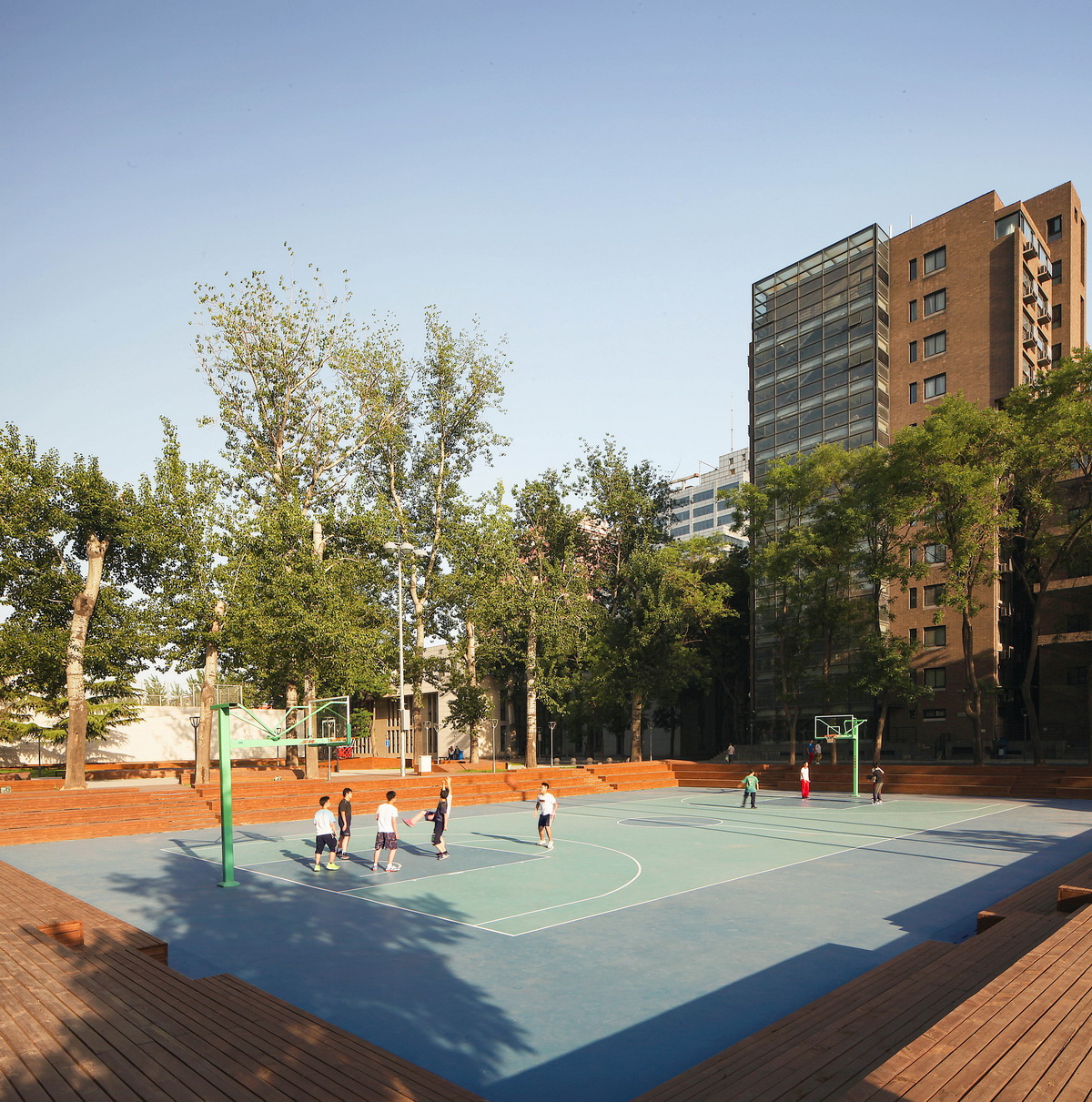 学校景观改造设计后保留的篮球场