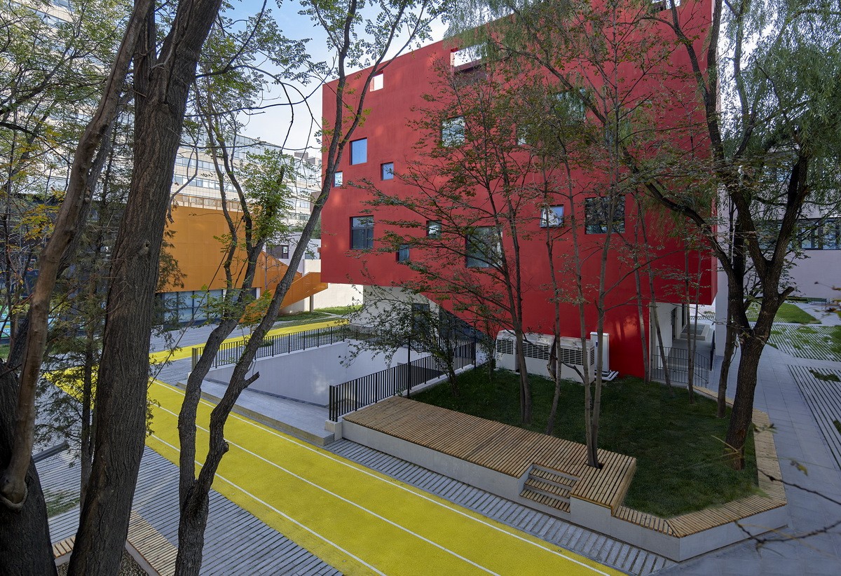 学校景观改造设计后贯穿校园的跑道区