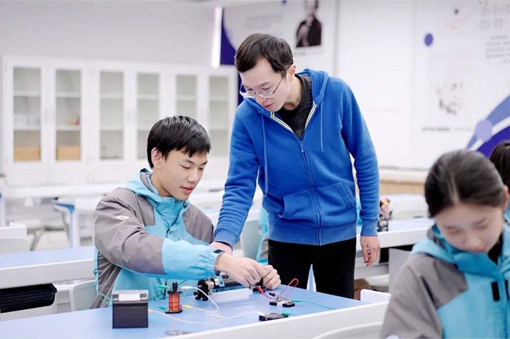 在课堂上亲手探究