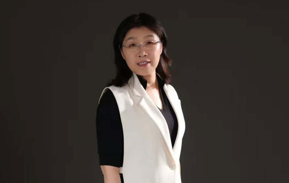 教育部中学校长培训中心副主任，华东师范大学教授、博士生导师:刘莉莉